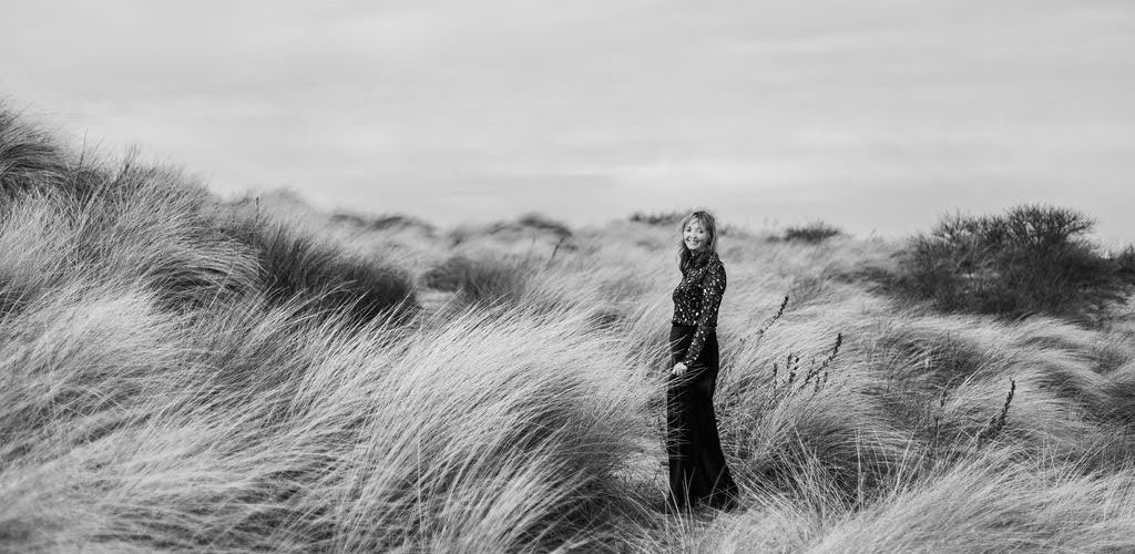 Lotte Boekhout in de duinen